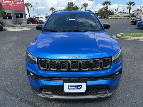 Used 2025 Jeep Compass Latitude w/ Altitude Special Edition image 9