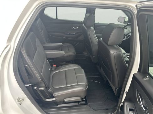 Used 2023 Chevrolet Traverse RS AWD/4WD image 19