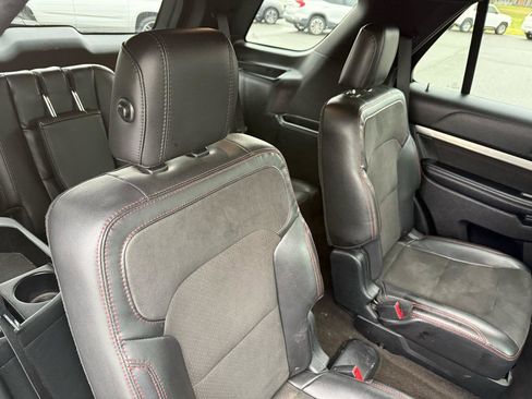 Used 2018 Ford Explorer XLT w/ Equipment Group 202A image 18