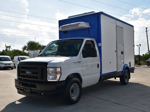Used 2023 Ford E-350 and Econoline 350 Super Duty w/ Power Windows & Locks Group RWD image 3