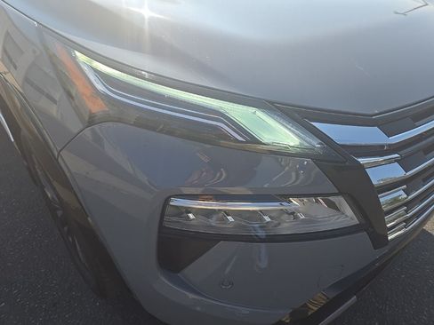 Used 2024 Nissan Rogue Platinum AWD/4WD image 32