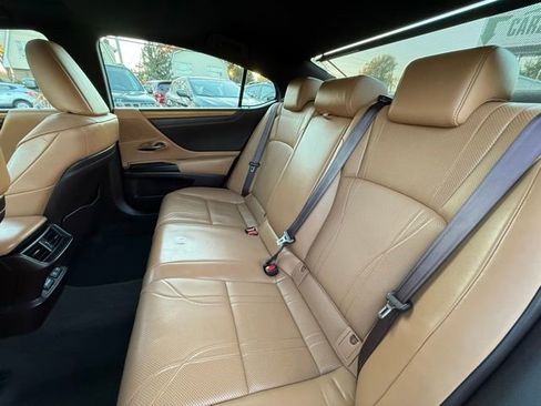 Used 2019 Lexus ES 300h w/ Luxury Package image 25