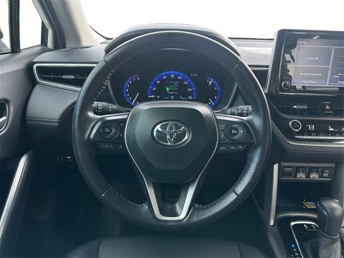 Used 2022 Toyota Corolla Cross XLE w/ Convenience Package image 12