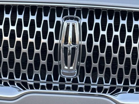 Certified 2023 Lincoln Nautilus Reserve AWD/4WD image 9