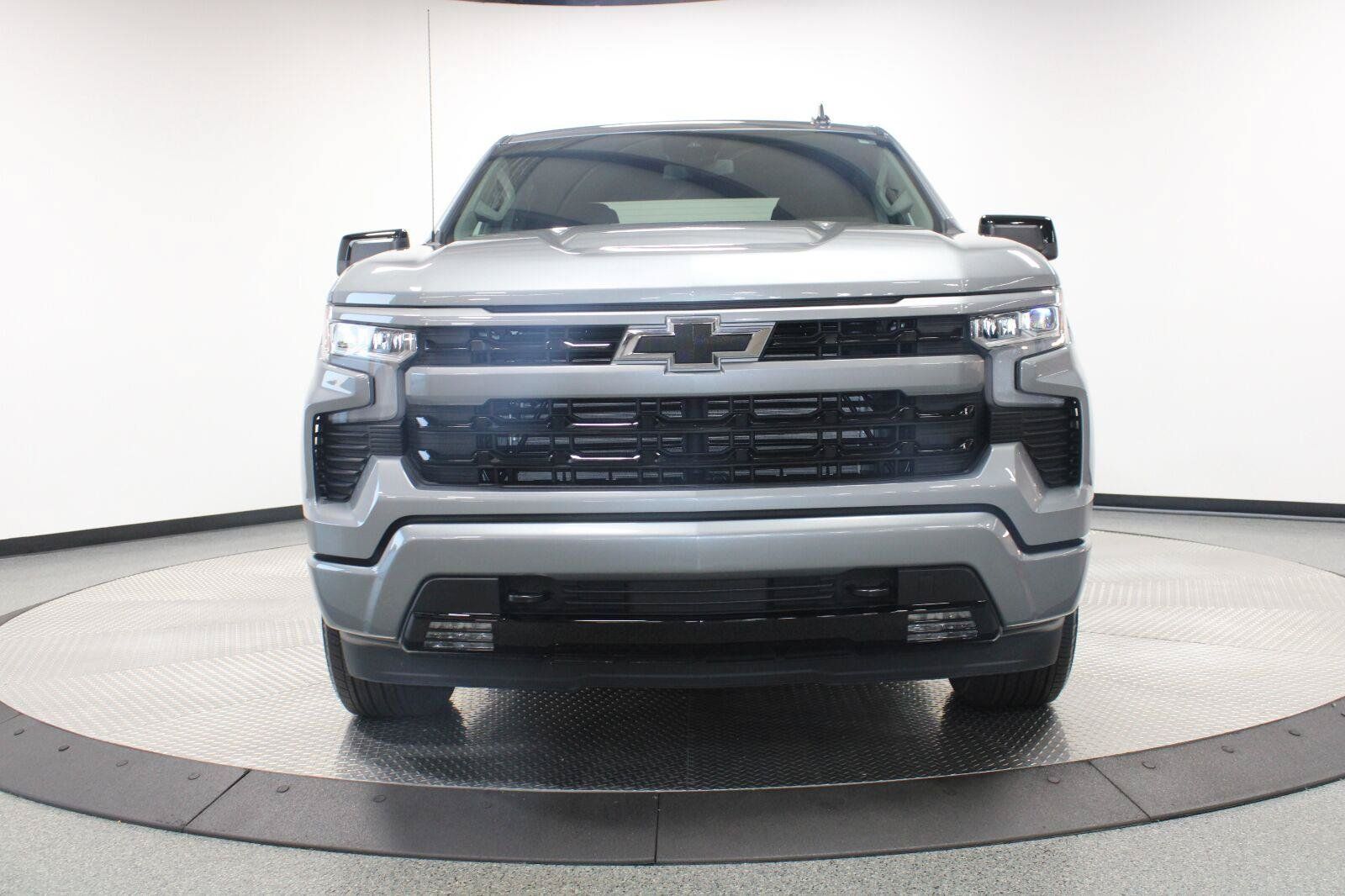 Used 2026 Chevrolet Silverado 1500 RST AWD/4WD image 2