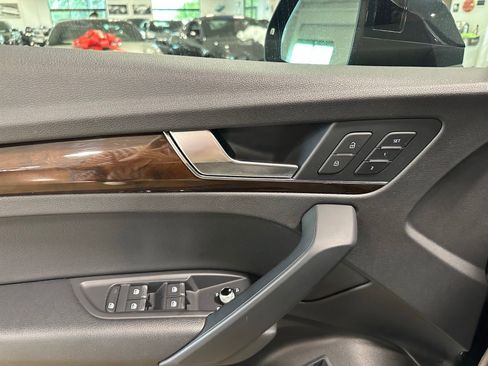 Used 2018 Audi Q5 2.0T Premium Plus w/ Premium Plus Package AWD/4WD image 11