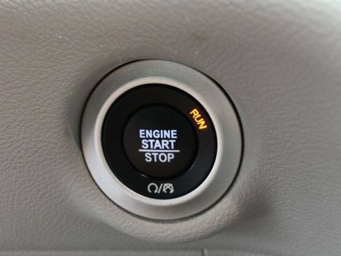 Used 2024 Chrysler Pacifica Touring-L FWD image 23
