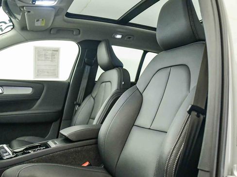 Certified 2025 Volvo XC40 B5 Plus w/ Protection Package Premier image 18