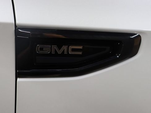 Used 2024 GMC Yukon XL Denali Ultimate AWD/4WD image 9