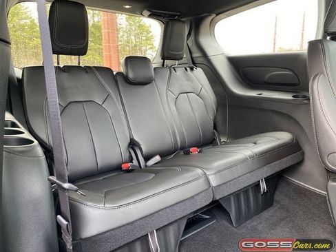 New 2026 Chrysler Pacifica Select image 8