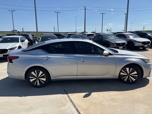 Used 2019 Nissan Altima 2.5 SL FWD image 8