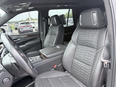 Used 2023 Cadillac Escalade Sport Platinum w/ LPO, ONYX Package AWD/4WD image 10