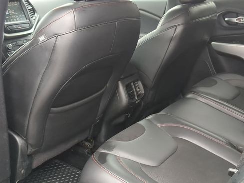 Used 2018 Jeep Cherokee Trailhawk w/ Comfort/Convenience Group image 23