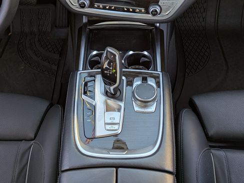 Used 2022 BMW 750i xDrive AWD/4WD image 19