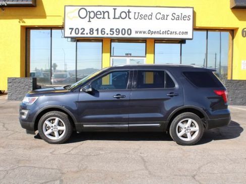 Used 2017 Ford Explorer XLT AWD/4WD image 2