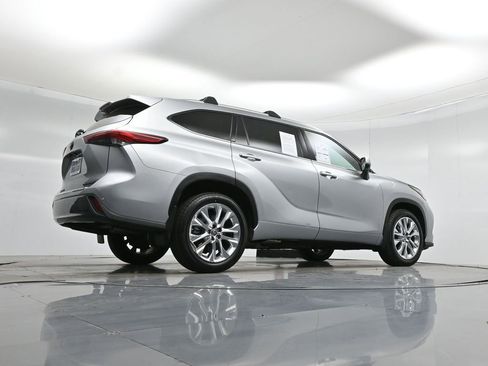Used 2022 Toyota Highlander Limited image 50