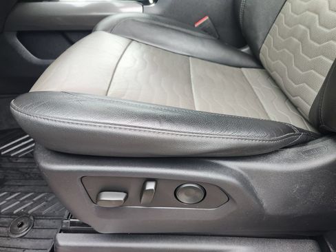 Used 2022 Chevrolet Silverado 1500 ZR2 w/ Technology Package AWD/4WD image 23