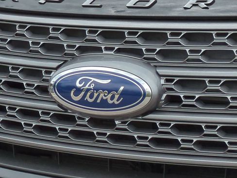 Used 2024 Ford Explorer XLT w/ Equipment Group 202A AWD/4WD image 12