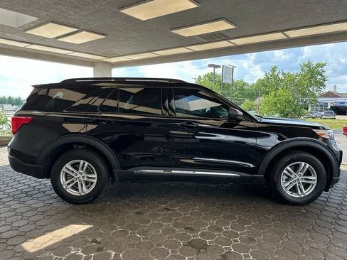 Used 2023 Ford Explorer XLT w/ Equipment Group 202A AWD/4WD image 4