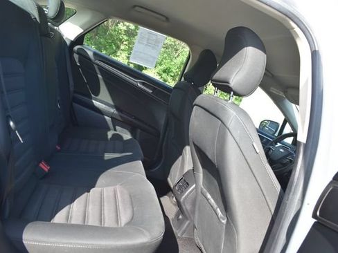 Used 2017 Ford Fusion SE FWD image 14