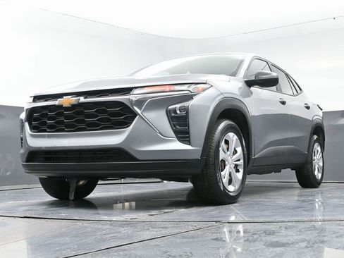 Used 2024 Chevrolet Trax LS w/ Driver Confidence Package image 45