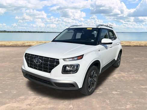 Used 2025 Hyundai Venue SEL FWD image 4