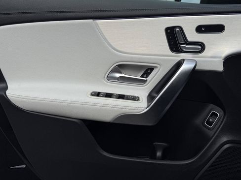 Used 2023 Mercedes-Benz CLA 250 4MATIC image 25