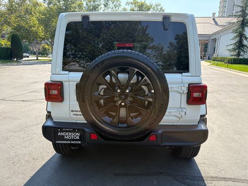 Used 2025 Jeep Wrangler Unlimited Sahara AWD/4WD image 9