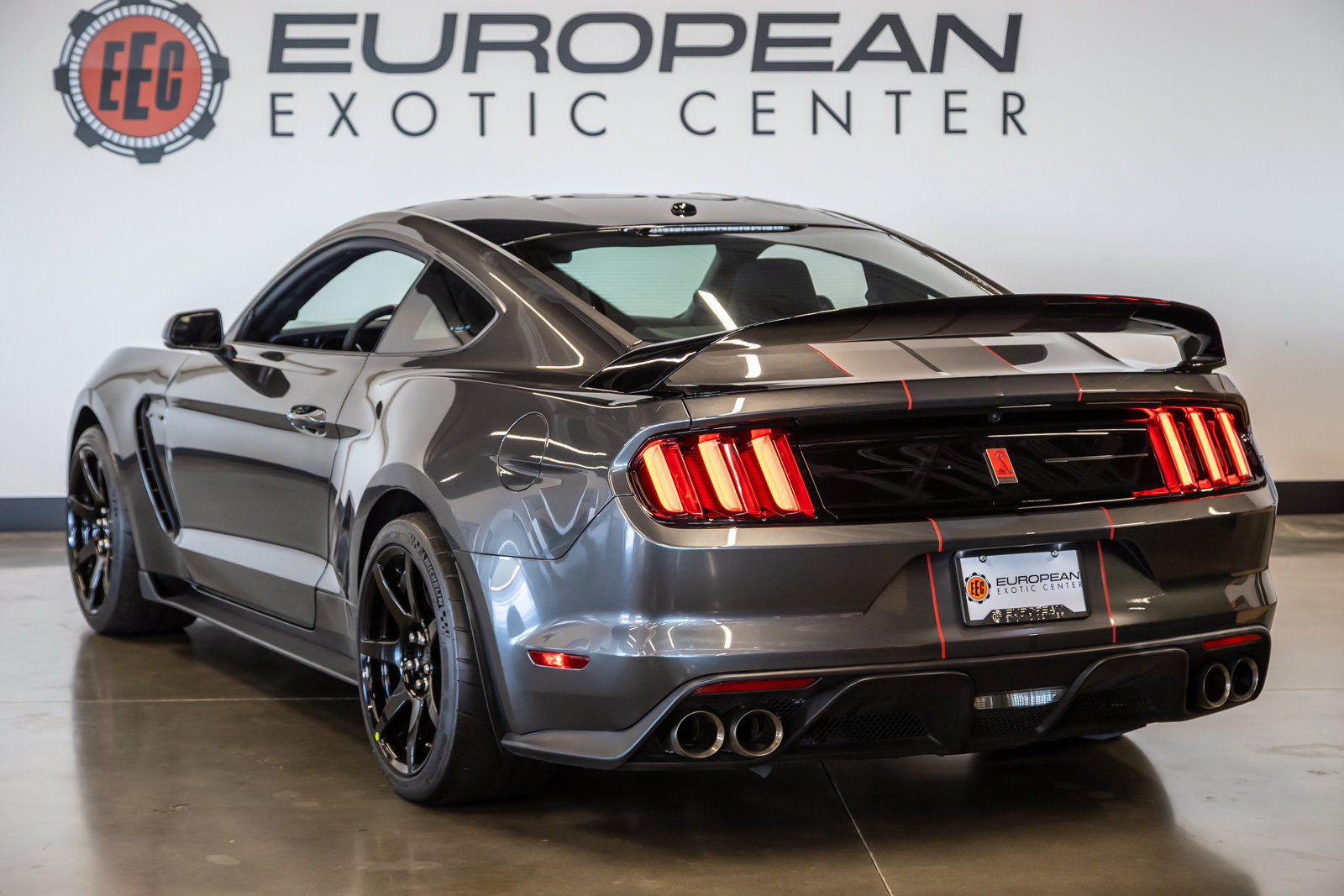 Used 2019 Ford Mustang Shelby GT350R w/ GT350R Equipment Group 920A RWD image 8