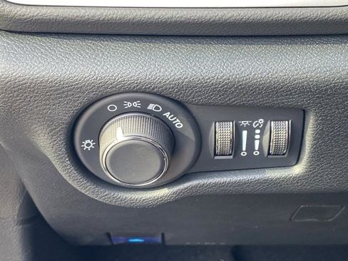 New 2026 Chrysler Voyager LX image 27