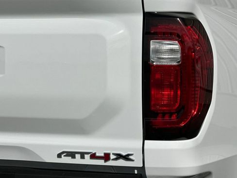 New 2026 GMC Canyon AT4X w/ AT4X AEV Edition AWD/4WD image 7