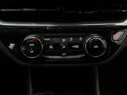 Used 2025 Buick Envista Sport Touring image 26