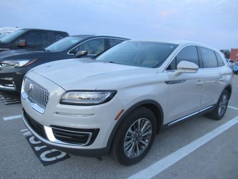 Used 2020 Lincoln Nautilus FWD w/ Equipment Group 101A image 3