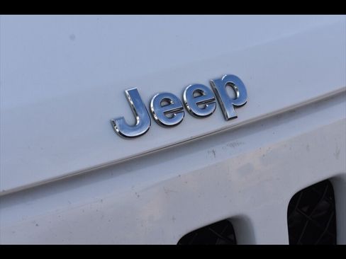 Used 2016 Jeep Patriot Latitude AWD/4WD image 42