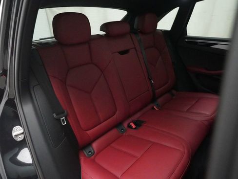 Certified 2024 Porsche Macan S image 31