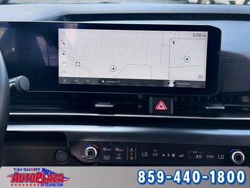 Used 2025 Kia Carnival FWD image 5