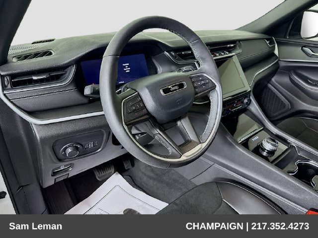 Used 2025 Jeep Grand Cherokee L Altitude RWD image 9