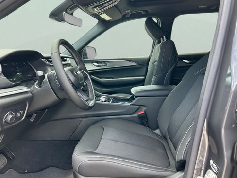 New 2026 Jeep Grand Cherokee 2WD image 9