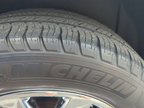 Used 2013 Buick Enclave Leather w/ Trailering Provision Package AWD/4WD image 2
