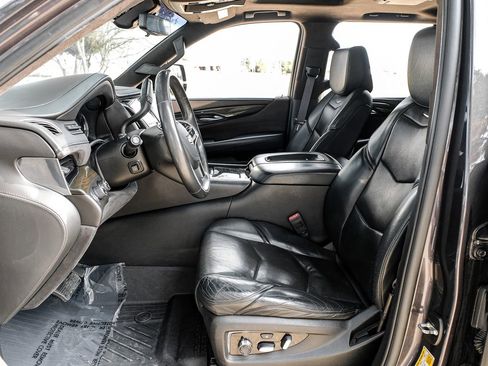 Used 2017 Cadillac Escalade Platinum image 5