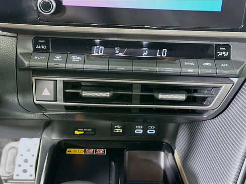 Used 2025 Toyota Camry SE FWD image 21