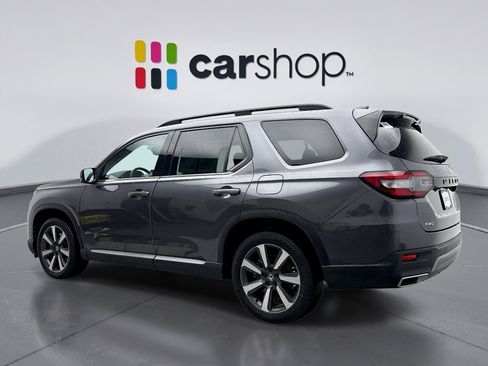 Used 2024 Honda Pilot Touring image 3