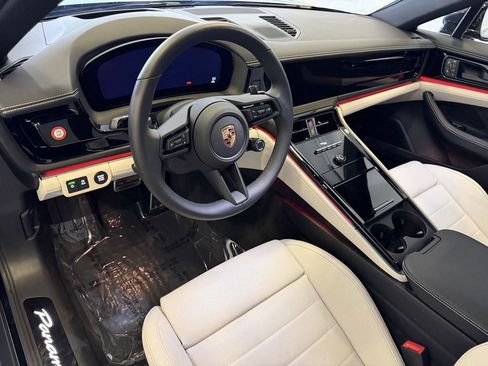 Certified 2025 Porsche Panamera 4 image 4