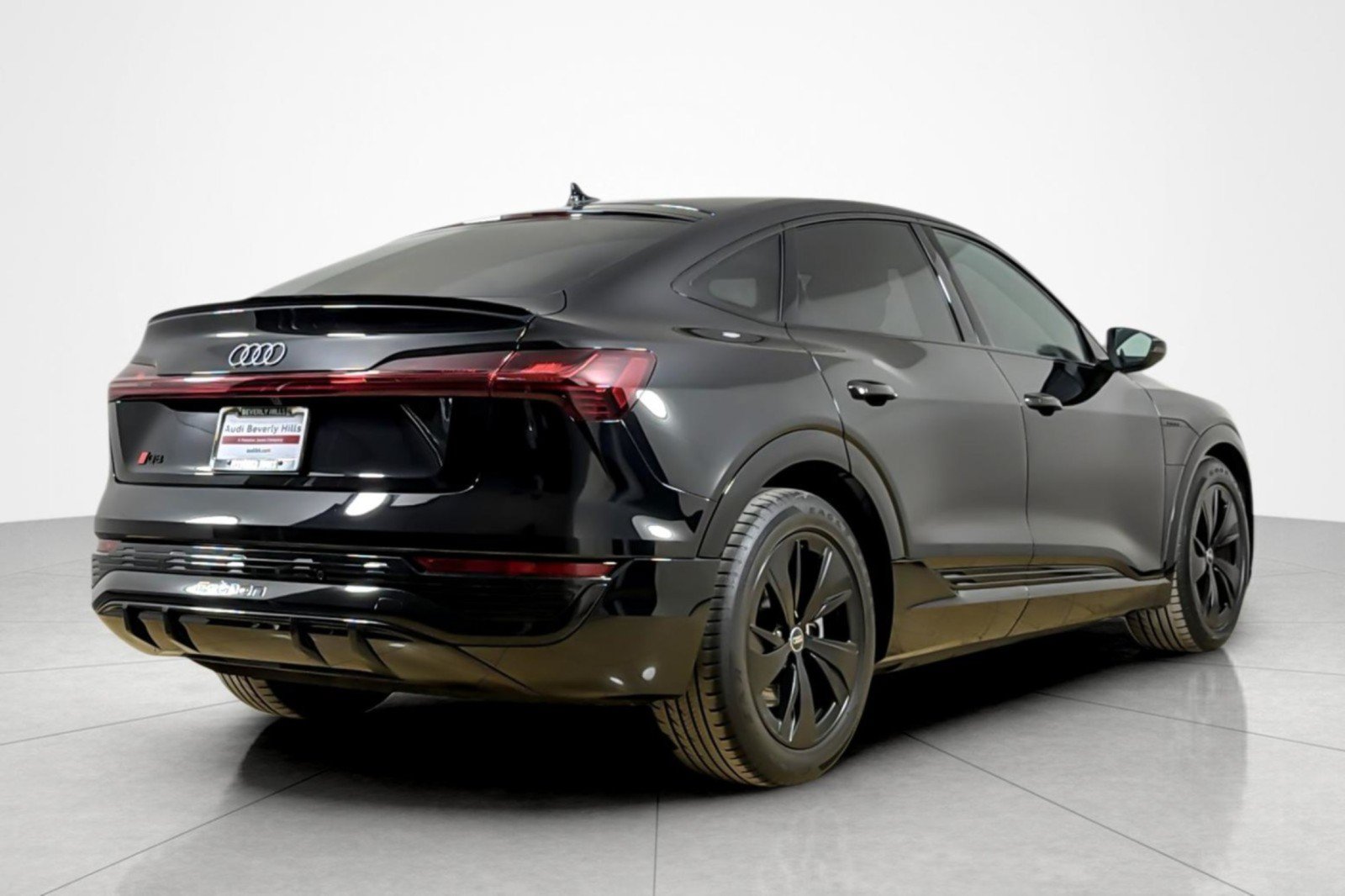 Used 2024 Audi Q8 e-tron Premium AWD/4WD image 5
