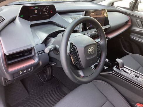 Certified 2025 Toyota Prius Plug-In Hybrid image 10