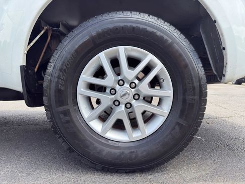 Used 2015 Nissan Frontier SV AWD/4WD image 11
