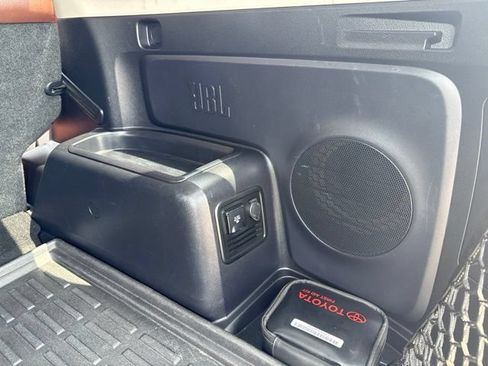 Used 2022 Toyota 4Runner Limited AWD/4WD image 19