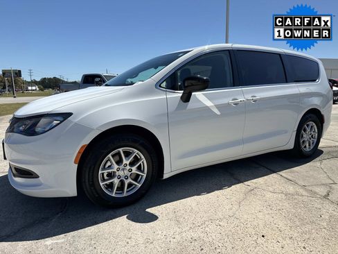 Used 2024 Chrysler Voyager LX FWD image 8
