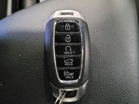 Used 2023 Hyundai Elantra SEL w/ Preferred Accessory Package FWD image 32