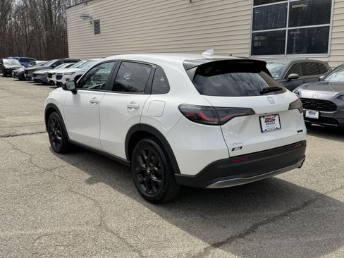 Used 2024 Honda HR-V Sport image 3